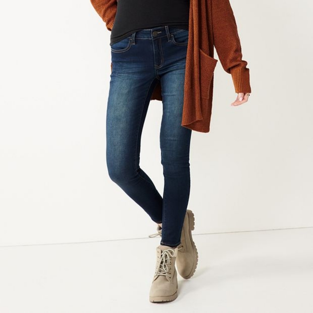 Juniors SO Mid Rise Crop Jean Jeggings. Size 11.